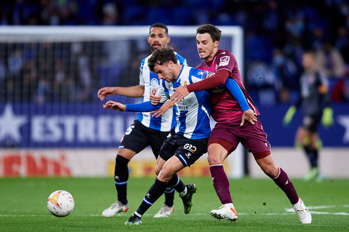 荷甲加时末段走向成谜，亚特兰大豪取连胜，球迷炸锅，身体对抗强度拉满的简单介绍